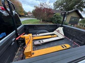 Pallet jacks