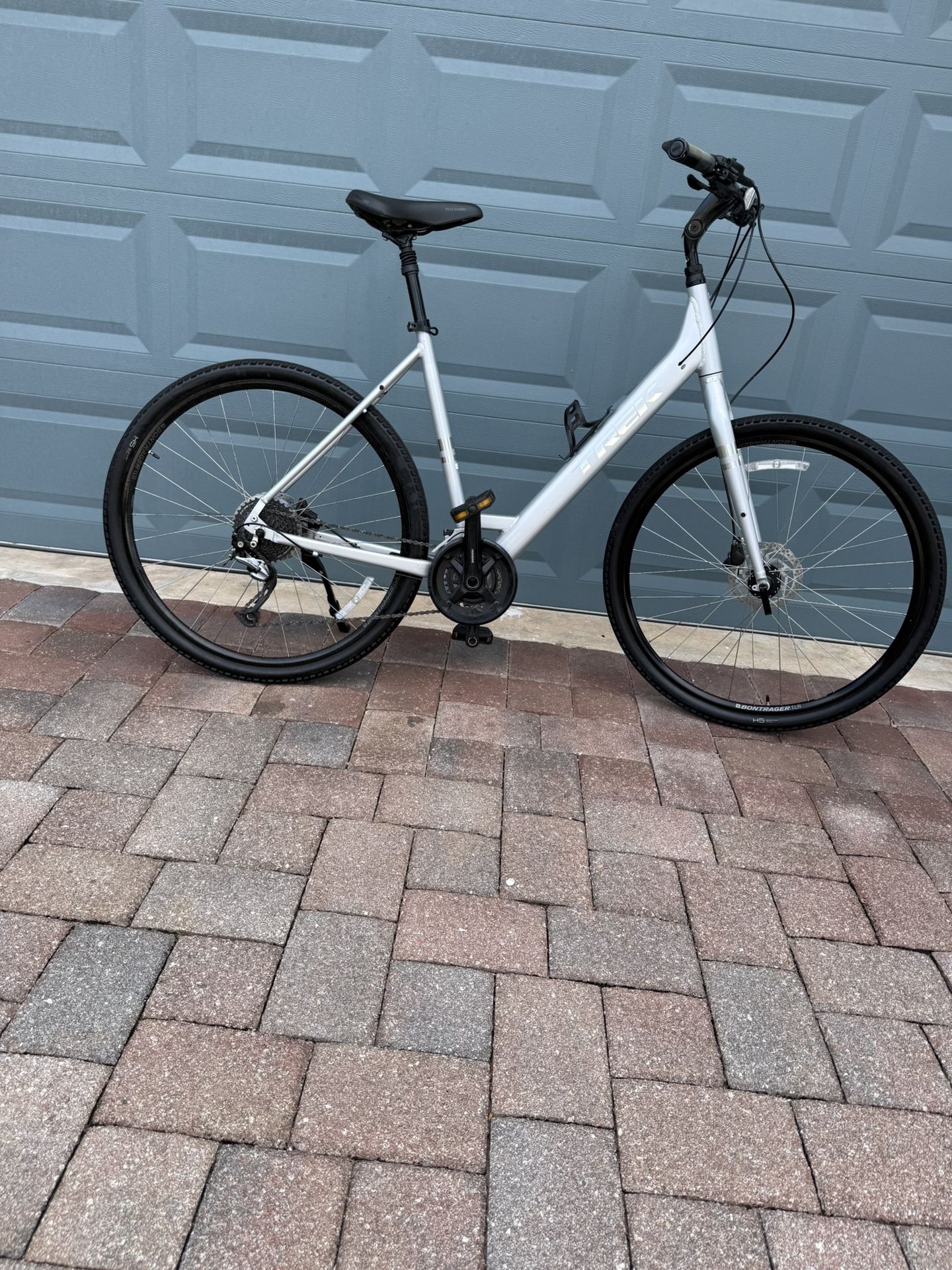 Trek Verve 2 -21 Speed, Large Frame 700 Wheels