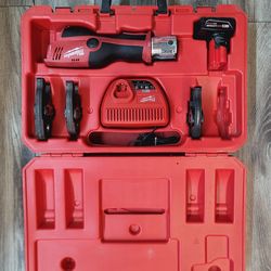Milwaukee M12 12-Volt Lithium-Ion Force Logic Cordless Press Tool Kit (3 Jaws Included) One 4.0 Battery