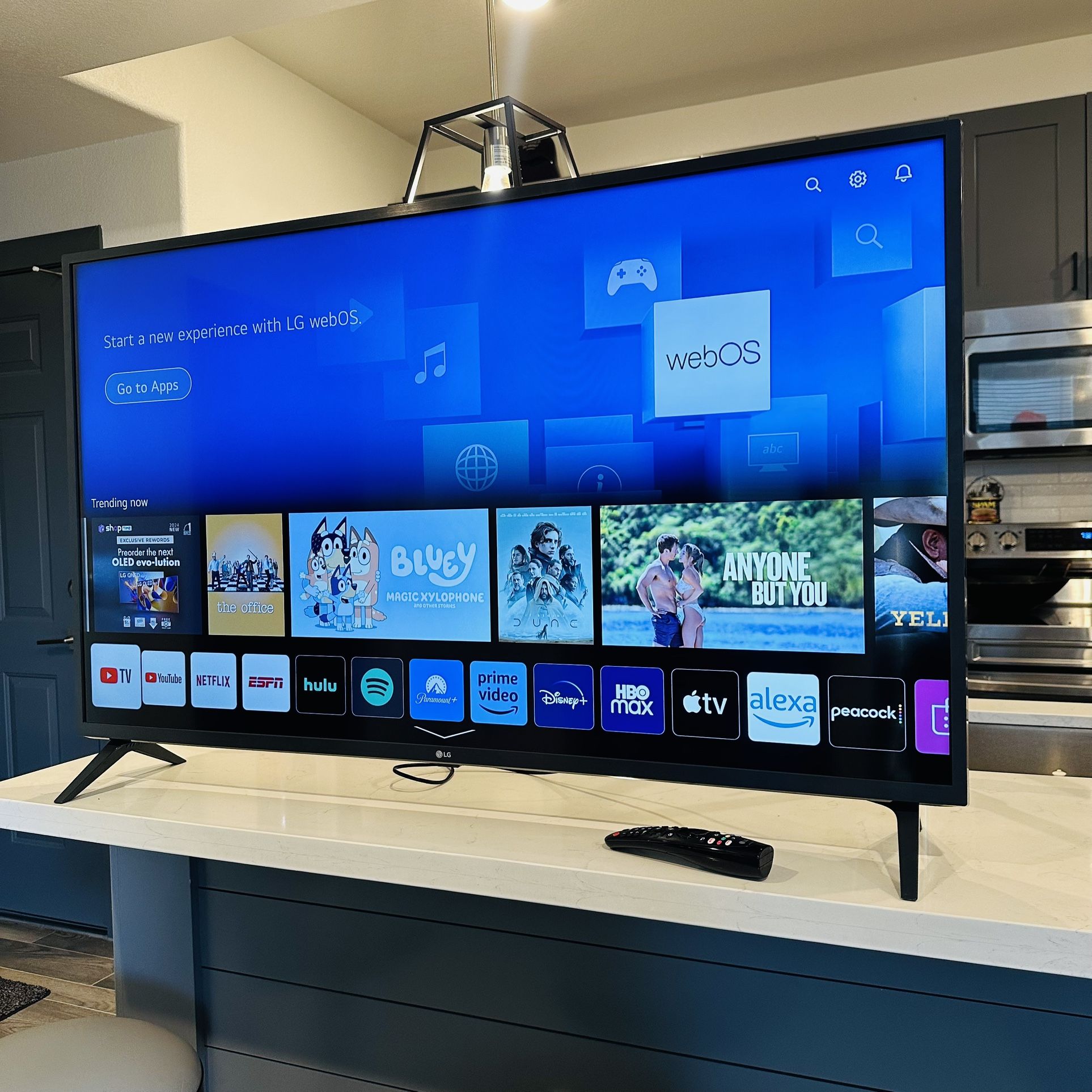 L/G 70” Smart Tv HDR UHD 4k! 7-Series!