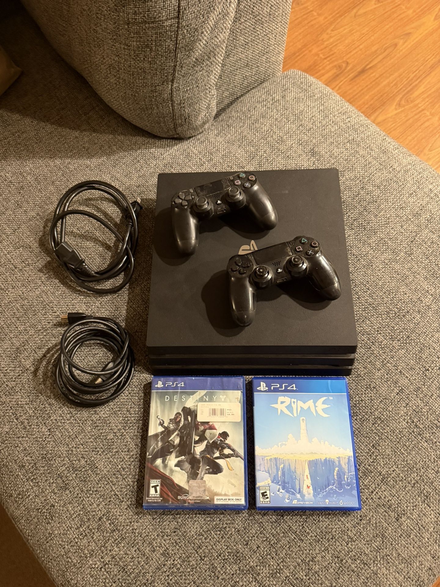 Ps4 Pro 1TB Software 8.52 (2) Games (2) Controllers