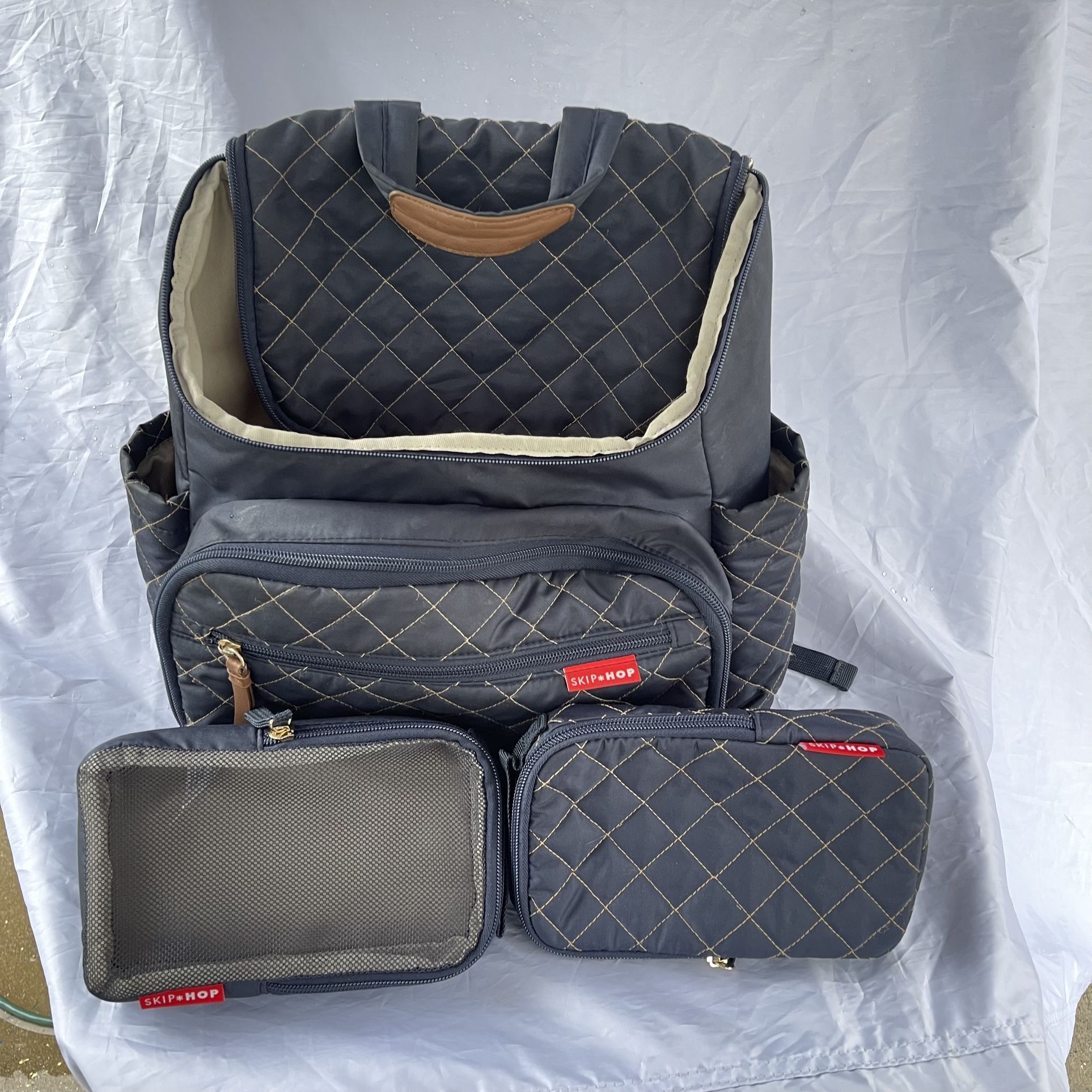 Skip Hop Forma Travel Carry All Diaper Backpack with Insulated Bag - Navy With 2 zippered bags  Mochila Pañalera 