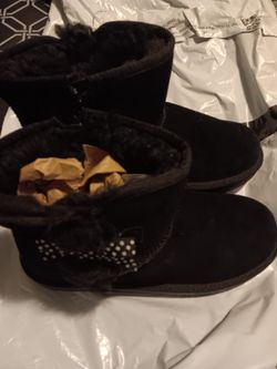 Brand new boots size 4