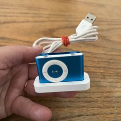 Apple iPod Blue Shuffle & Charger Excellent Condition 