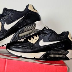 Used Nike Air Max Shoes In Fair Shape 