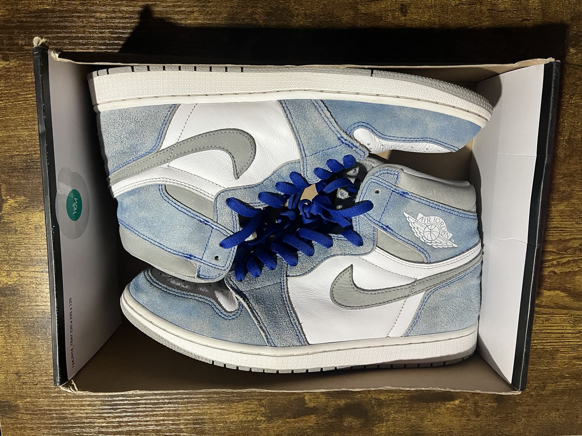 Air Jordan 1 Hyper Royals 