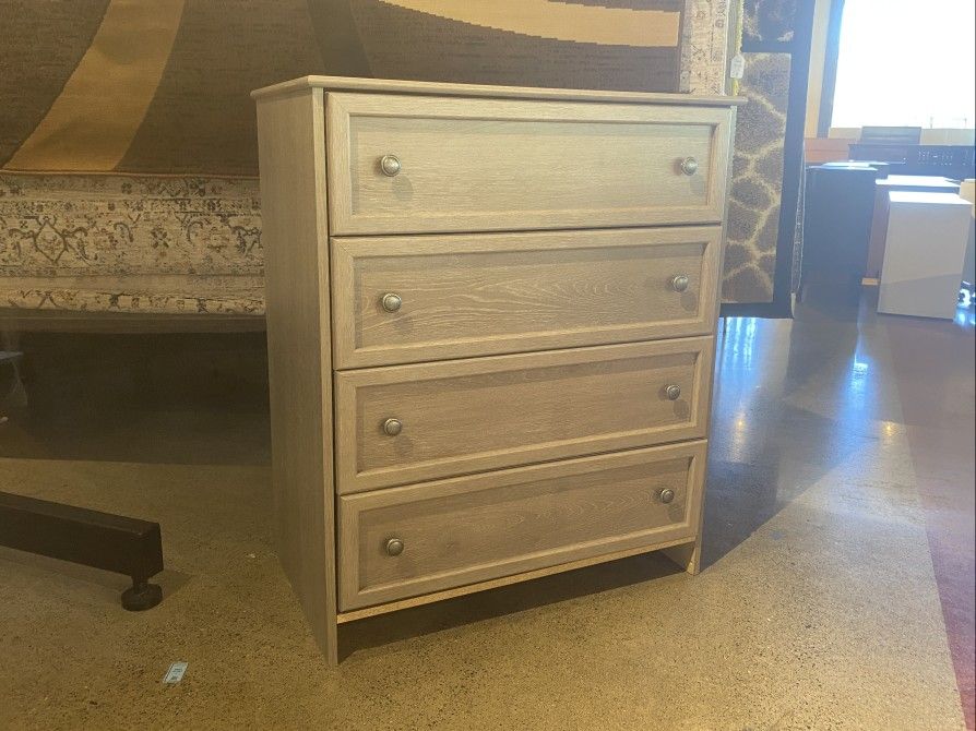 SOUTH SHORE Warm Grey 4-Drawer Dresser