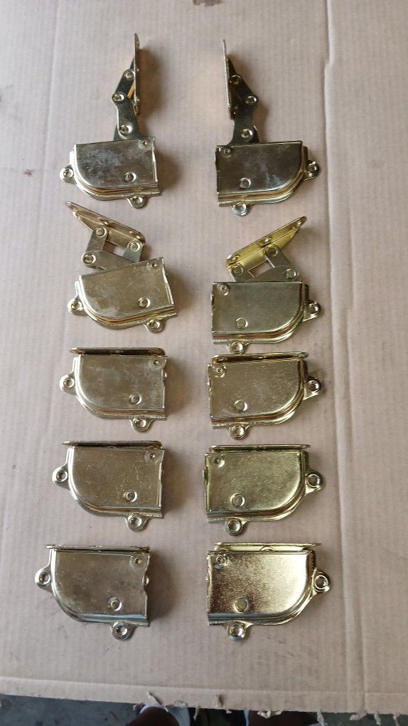 Brass Hinges With Lid Closures