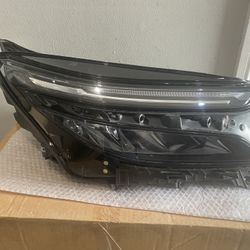 2022-2024 Chevy Equinox Right Headlight 
