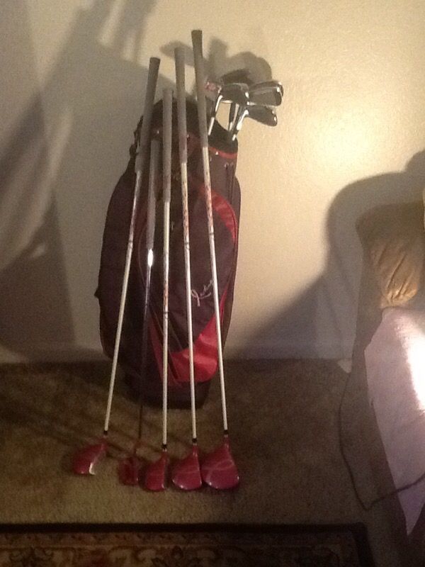 WILSON LADIES BREAST CANCER AWARENESS PINK GOLF CLUB SET for Sale in