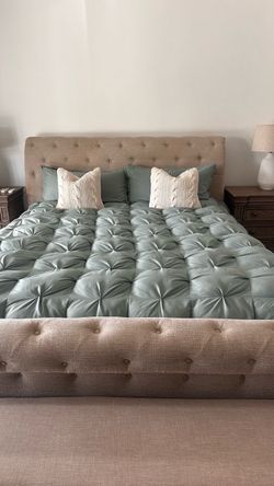 Tufted Upholstered Bed Frame