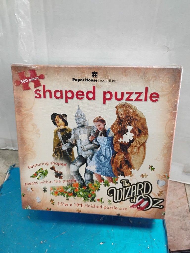 The Wizard Of Oz’ 500 Pc Shaped Puzzle 15”w x 19”h Paper House Productions