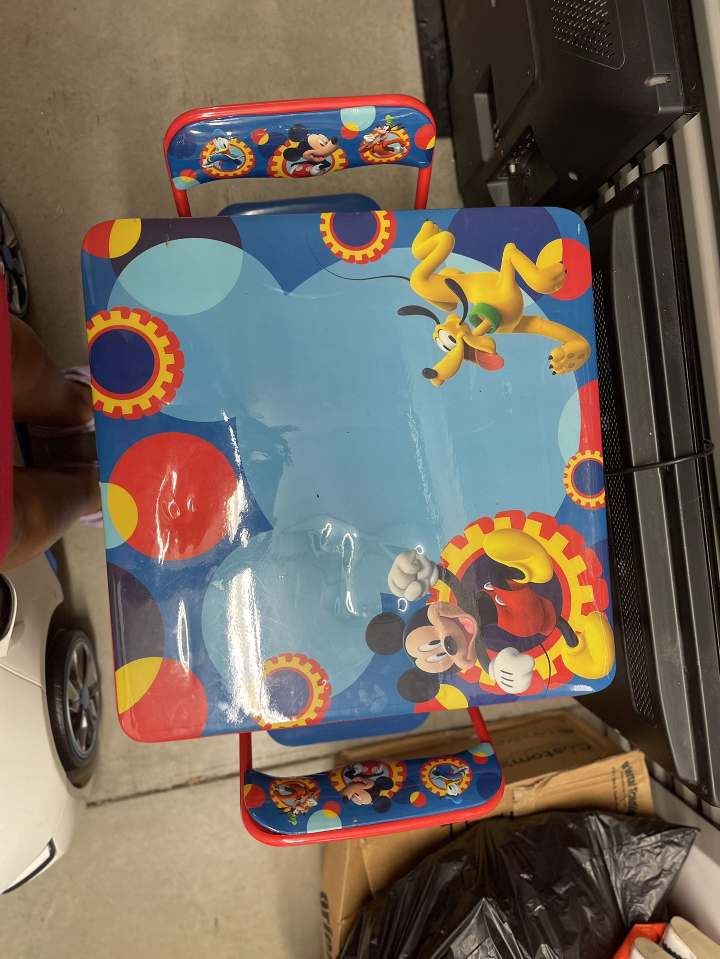 Mickey Toddler Table With 2 Chairs 