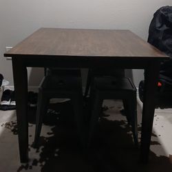 Kitchen Table And 4 Stools 