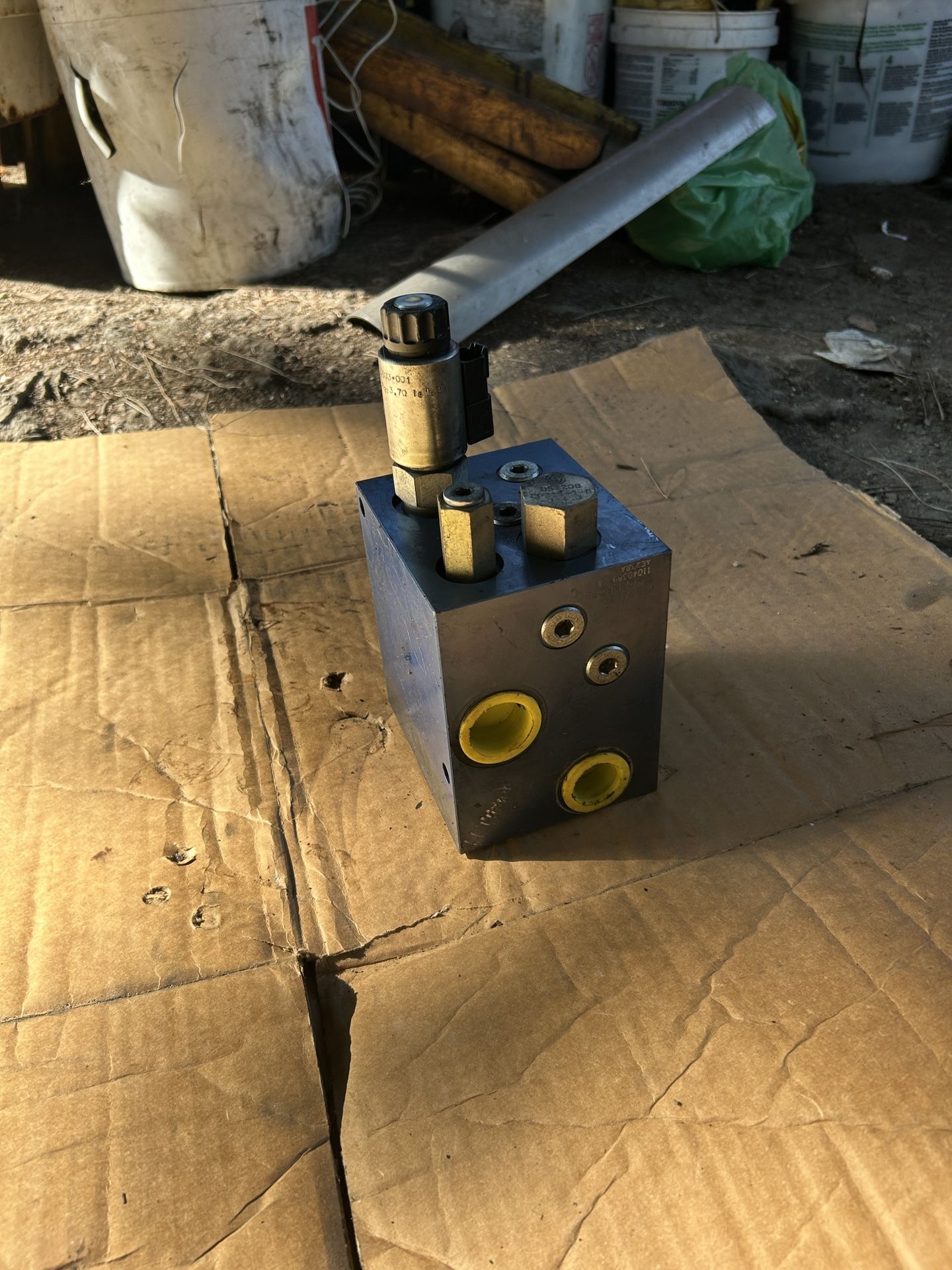 Hydraulic Block For A Blue Bird