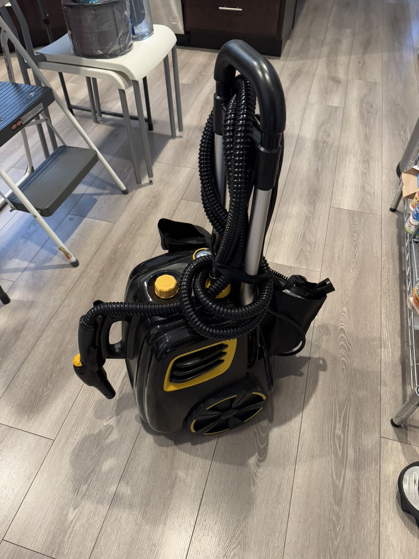 McCulloch MC1385 Steam Cleaner With Accessories
