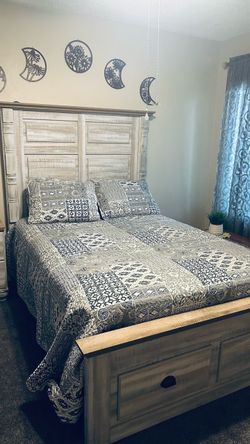 Bed spread and Sheet Set