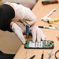 Repair Iphones and androids for just $65 in 1 hour