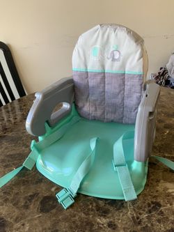 Foldable high chair booster