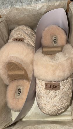 UGG  Slippers