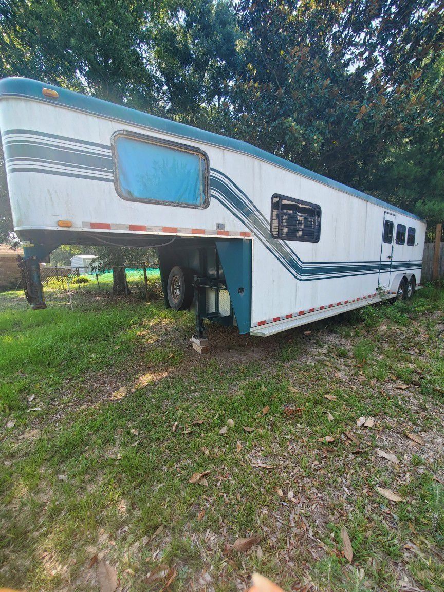 36' 3H Slant Aluminum Horse Trailer LQ-unfinished