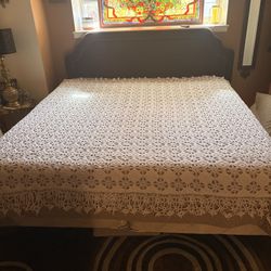 XL Vintage Hand-Crocheted Bedspread - Popcorn Stitch Medallion Pattern - Cream/Ecru Cotton - Fringed Edging