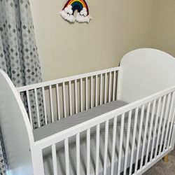 Baby/Toddler crib With mattress