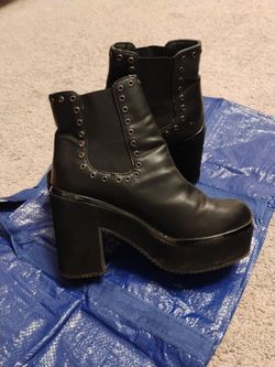 Beston Black Chunky Heels