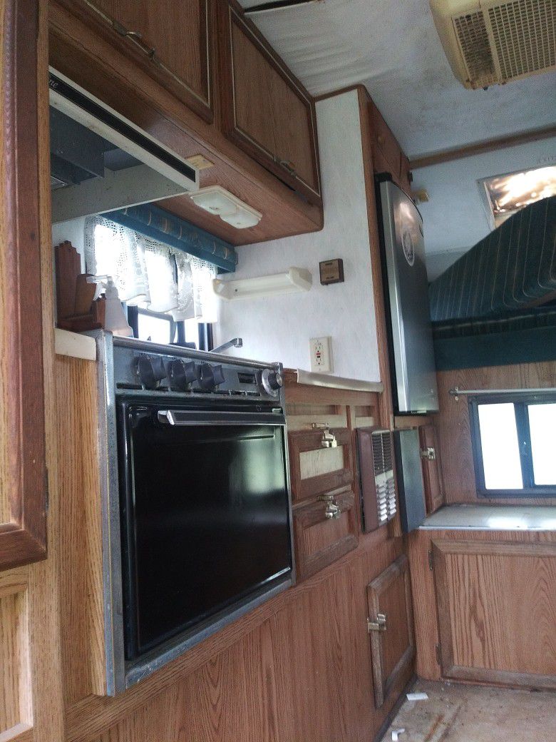 Photo 2015 Jayco Cab Over Camper No Title