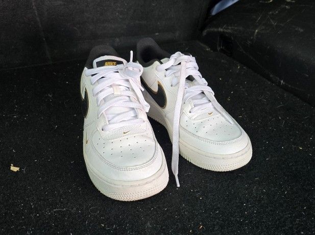 Nike Kids Air Force 1LV8White Metallic Gold Sneakers Sz 6Y DM(contact info removed) Comfort