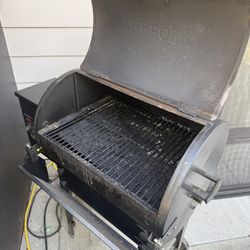 Traeger Grill - Works Great. Needs Cleaning. Its Free!