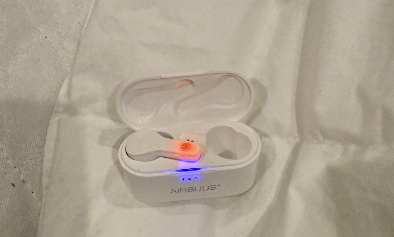 Single Earbud + Charging Case – Works – $10 (Quick Sale)