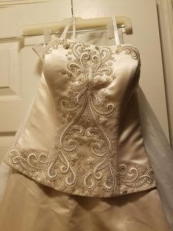 Wedding dress size 4 new with tags