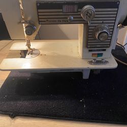 JC Penny Precision Zigzag Sewing Machine 