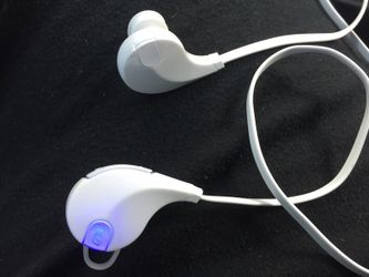 Wireless Bluetooth headphones