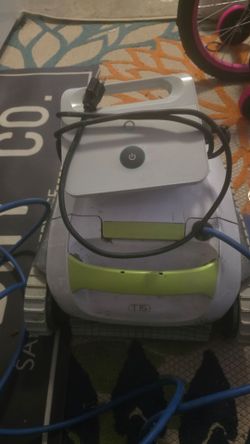 Maytronics Dolphin T15 robotic pool vacuum