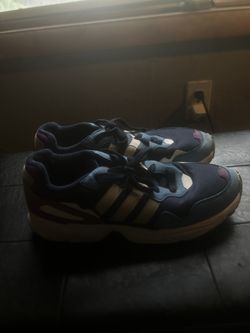 mens Addidas sports shoes