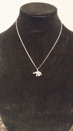 SILVER CHAIN 18" AND ELEPHANT PENDANT
