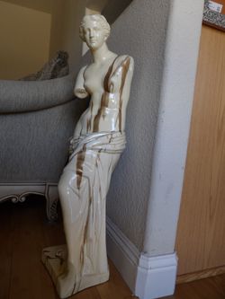 Venus de Milo Statue 