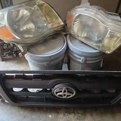 Grill and Headlight 