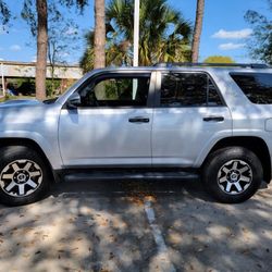 2010-2013 TOYOTA RUNNER WEATHERTECH FLOOR MATS 