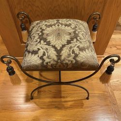 90s Vintage Powell Upholstered Hollywood Regency Vanity Bench With Tassels