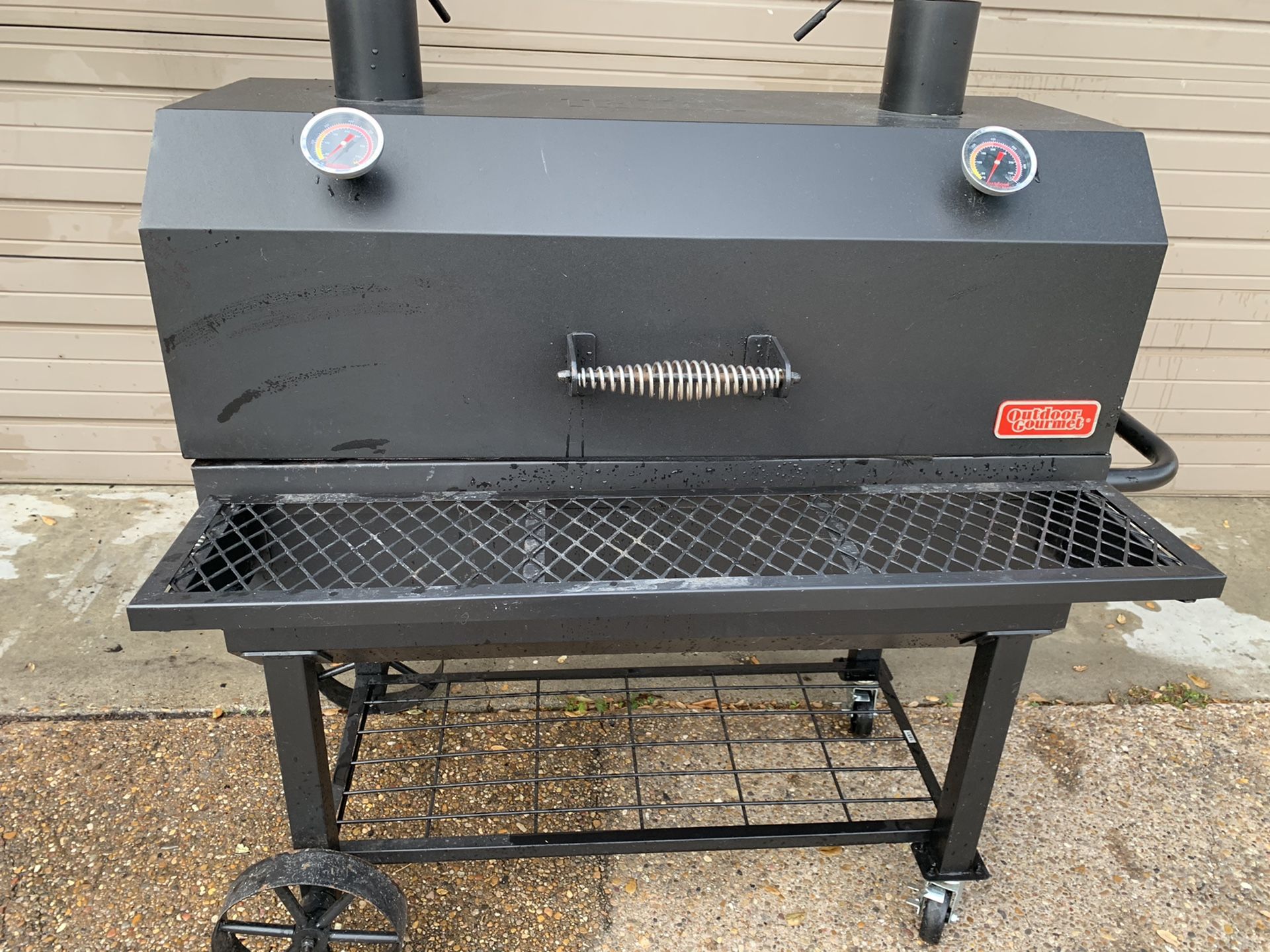 Outdoor Gourmet Triton Swinehouse Charcoal Smoker