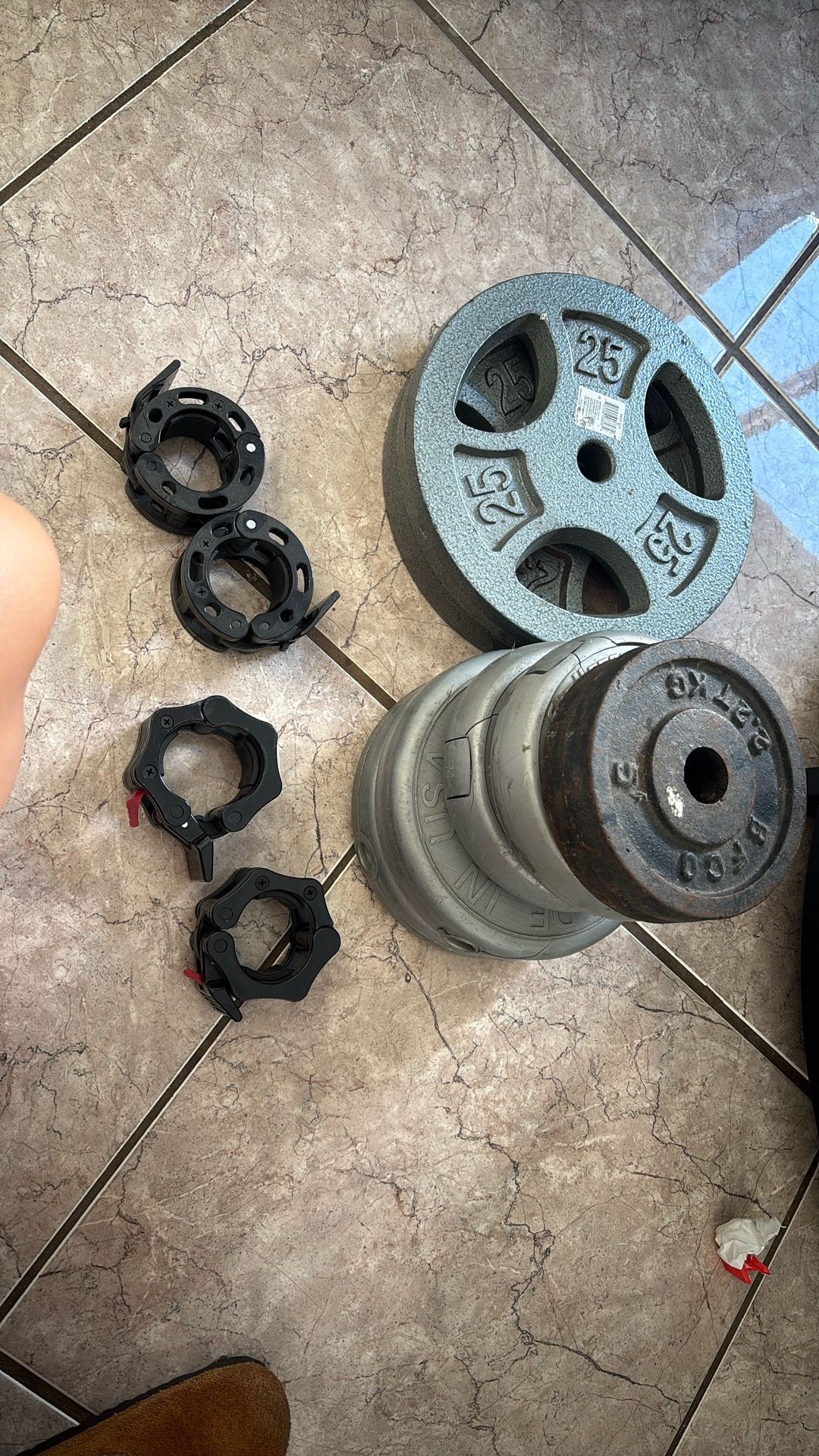 2x25lb , 2x 4.4lb, 2x8lbs, 2x2.2lbs, 2 Sets Of Barbell Collars