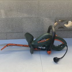 Black & Decker HTD22SW 22" electric hedge trimmer. 
