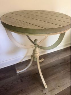 Round Accent Table / End Table