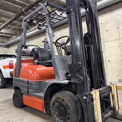 TOYOTA 4500 lb forklift, side shift for sale 