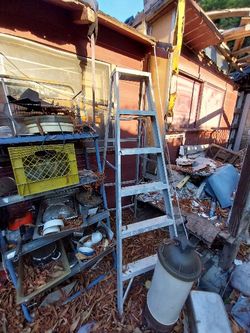 Estate Sale-item- 5ft Aluminum Painters Ladder