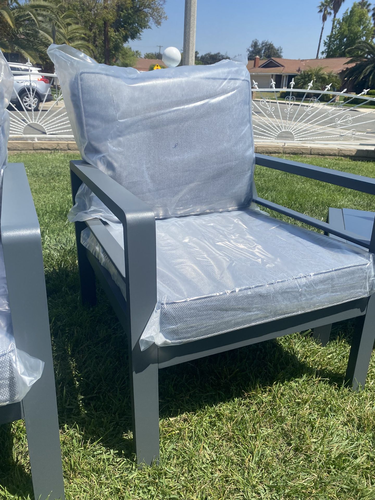 4 Pcs Brand New Aluminum Patio Set Ion Box