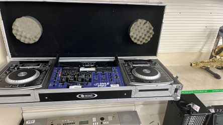 Pyle Pro branded DJ mixer housed in an Odyssey flight case.